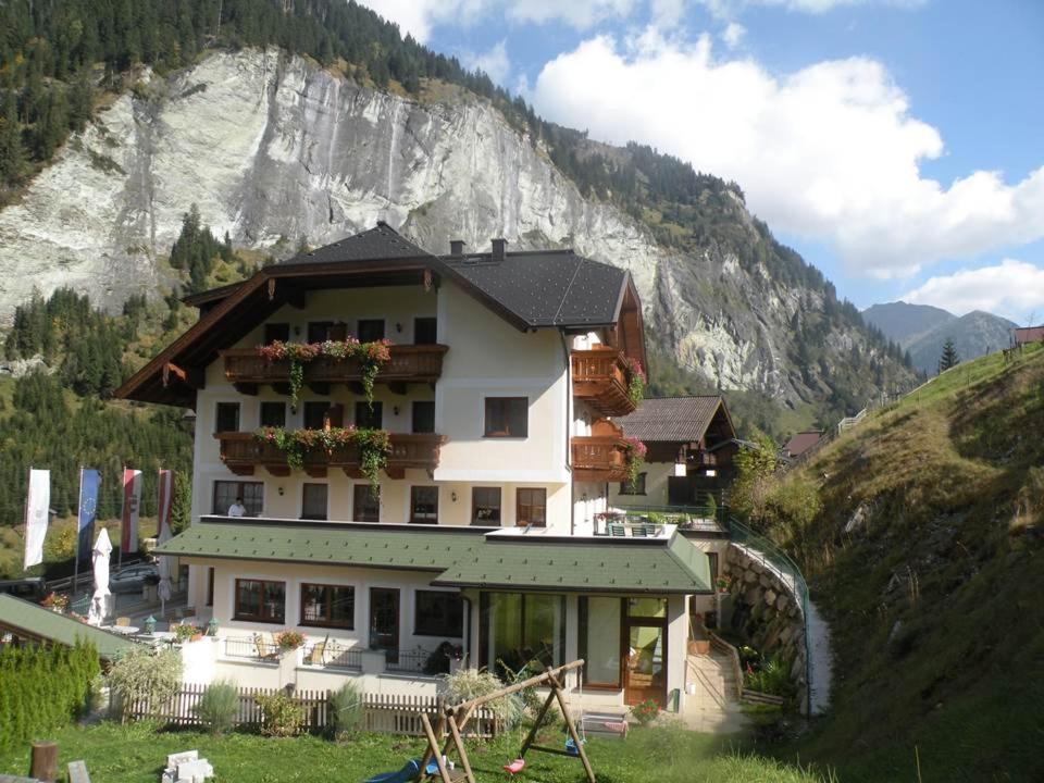 Natur-&Auszeithotel Hüttenwirt Hüttschlag Exterior foto